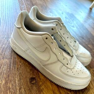 Women’s Nike Air Force 1 white size 7Y